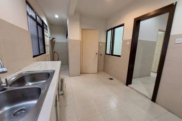 2.5 Sty Bandar Puteri 11 Puchong For Sale Well Kept 