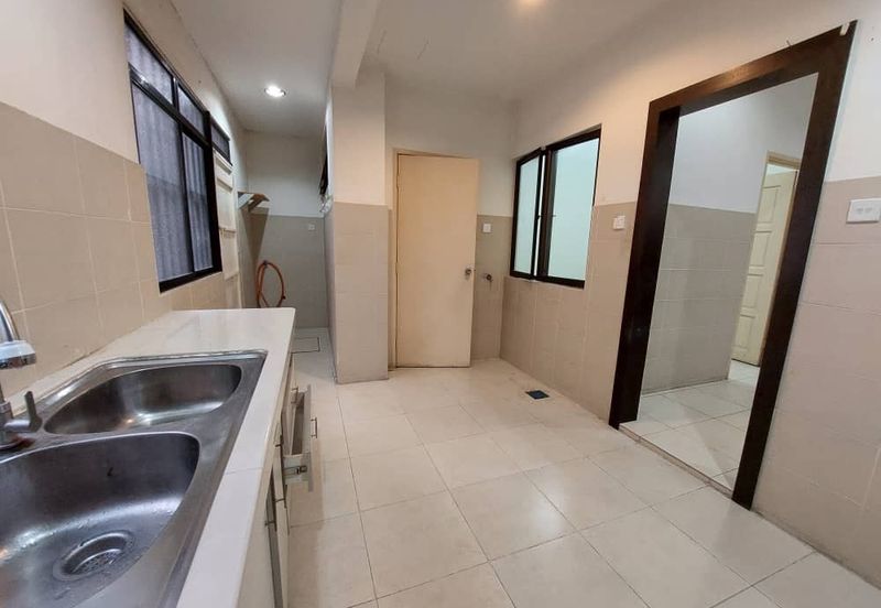 2.5 Sty Bandar Puteri 11 Puchong For Sale Well Kept 