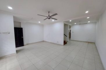 2.5 Sty Bandar Puteri 11 Puchong For Sale Well Kept 