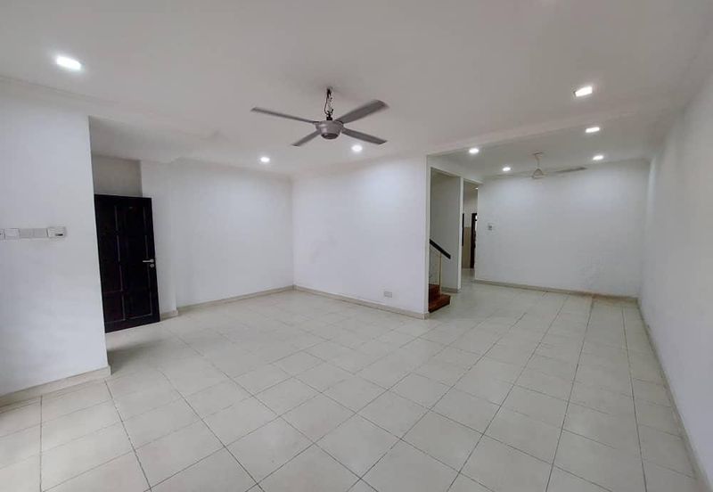 2.5 Sty Bandar Puteri 11 Puchong For Sale Well Kept 