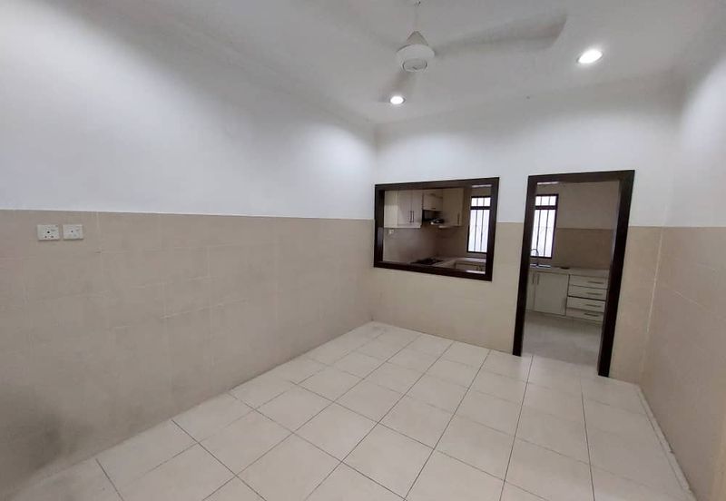 2.5 Sty Bandar Puteri 11 Puchong For Sale Well Kept 