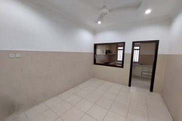 2.5 Sty Bandar Puteri 11 Puchong For Sale Well Kept 