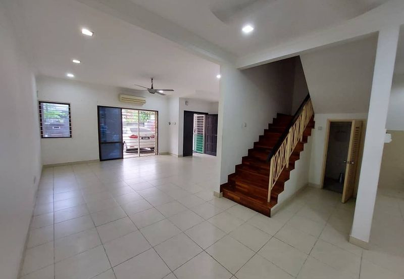 2.5 Sty Bandar Puteri 11 Puchong For Sale Well Kept 