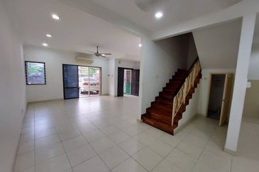 2.5 Sty Bandar Puteri 11 Puchong For Sale Well Kept 