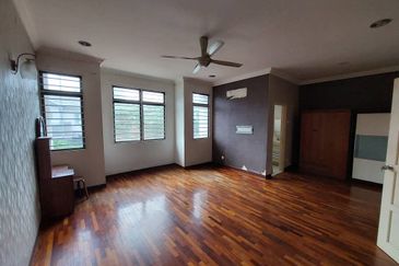 2.5 Sty Bandar Puteri 11 Puchong For Sale Well Kept 