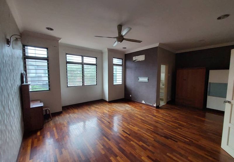 2.5 Sty Bandar Puteri 11 Puchong For Sale Well Kept 