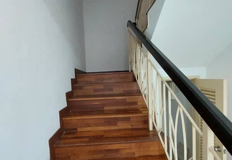 2.5 Sty Bandar Puteri 11 Puchong For Sale Well Kept 