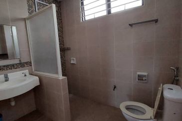 2.5 Sty Bandar Puteri 11 Puchong For Sale Well Kept 