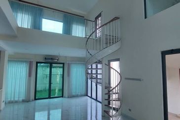 The Villa @ Serai Saujana / Villa Serai Saujana