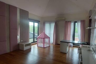 The Villa @ Serai Saujana / Villa Serai Saujana