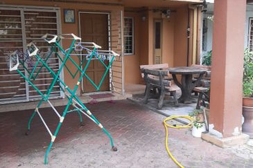 Jalan Putra Bistari 2/5A