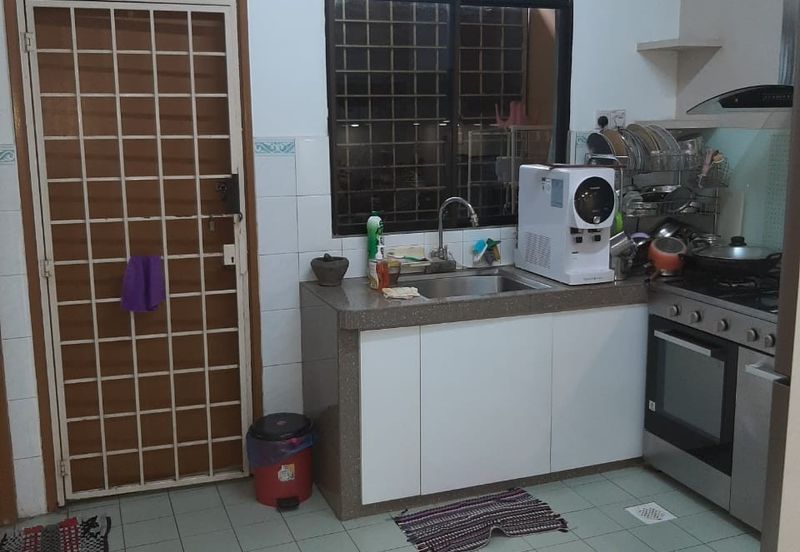 Jalan Putra Bistari 2/5A