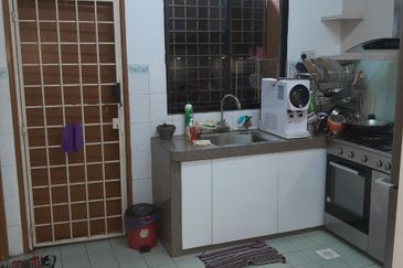 Jalan Putra Bistari 2/5A