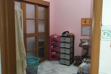 Jalan Putra Bistari 2/5A