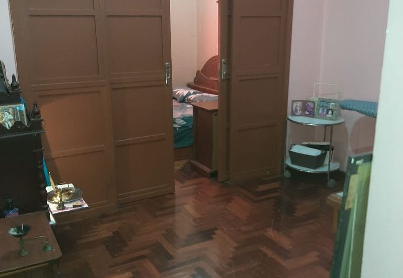 Jalan Putra Bistari 2/5A