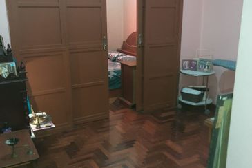 Jalan Putra Bistari 2/5A