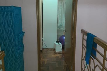 Jalan Putra Bistari 2/5A