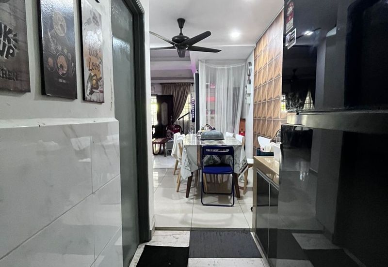 Jalan Putra Bahagia 8/2A