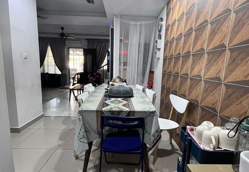 Jalan Putra Bahagia 8/2A