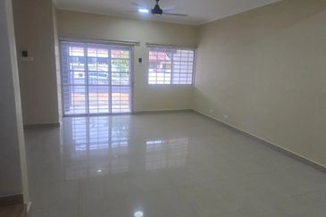 Jalan Putra Permai 10/2  E