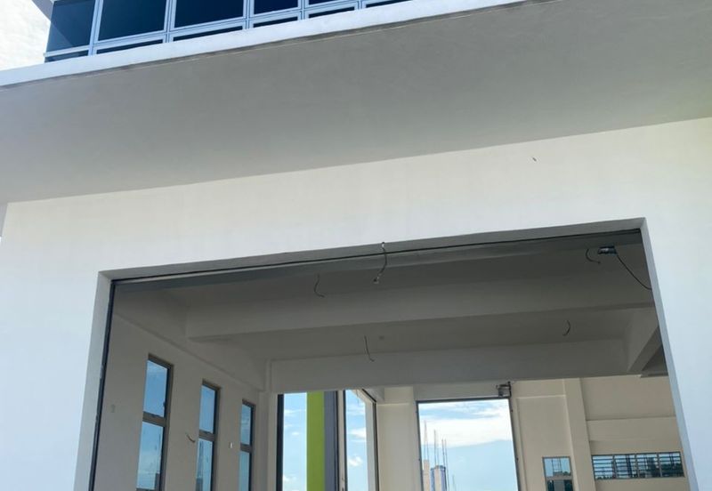 SemiD 3 Storey Factory in Puchong Perdana Industrial Park for rent