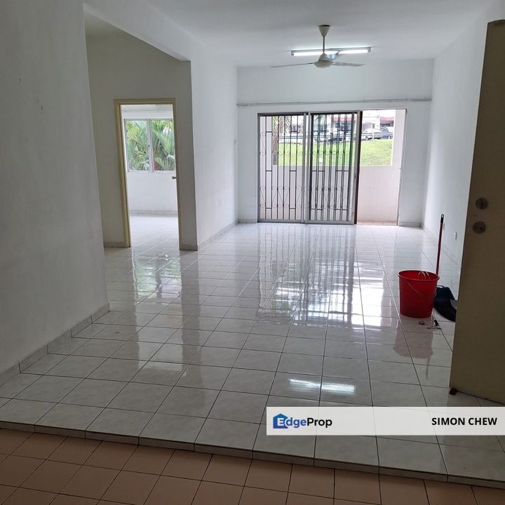 Facing Swimming Pool Sri Mekar Puchong Apartment For Sale  , Selangor, Puchong