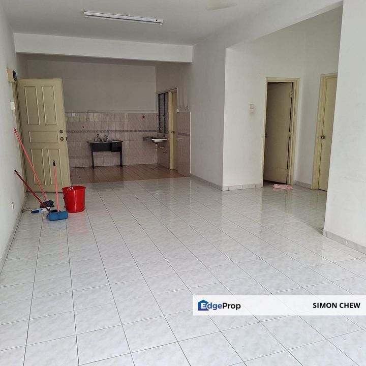 Facing Swimming Pool Sri Mekar Puchong Apartment For Sale  , Selangor, Puchong