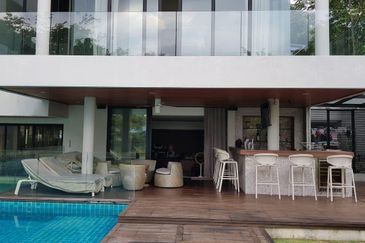 2.5 storey bungalow For Sale @ Country Heights, Damansara, Kuala Lumpur