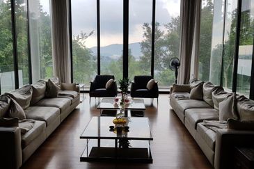 2.5 storey bungalow For Sale @ Country Heights, Damansara, Kuala Lumpur