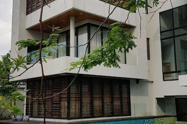 2.5 storey bungalow For Sale @ Country Heights, Damansara, Kuala Lumpur