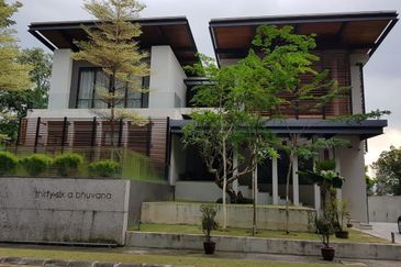 2.5 storey bungalow For Sale @ Country Heights, Damansara, Kuala Lumpur