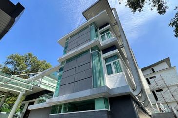 3.5 storey Bungalow for Sale @Country Heights Damansara, Kuala Lumpur