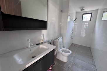 3 Storey Brand New Bungalow @ Bandar Mahkota Cheras