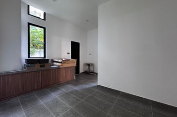 3 Storey Brand New Bungalow @ Bandar Mahkota Cheras