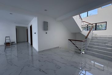 3 Storey Brand New Bungalow @ Bandar Mahkota Cheras