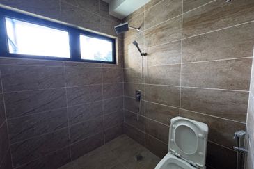 3 Storey Brand New Bungalow @ Bandar Mahkota Cheras