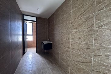 3 Storey Brand New Bungalow @ Bandar Mahkota Cheras