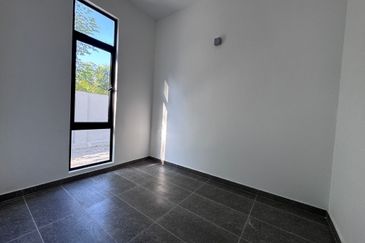 3 Storey Brand New Bungalow @ Bandar Mahkota Cheras