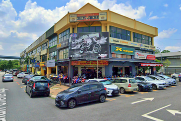 Corner Unit 3-Storey Shoplot @ Pusat Perniagaan Cheras Maju, Balakong