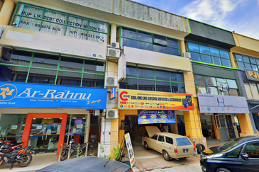 Corner Unit 3-Storey Shoplot @ Pusat Perniagaan Cheras Maju, Balakong
