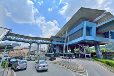 Corner Unit 3-Storey Shoplot @ Pusat Perniagaan Cheras Maju, Balakong