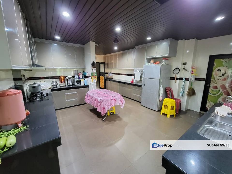 3 storey corner house Canal Garden Kota Kemuning for sale huge land size fully renovated and extended, Selangor, Kota Kemuning