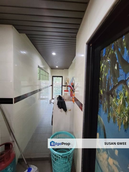 3 storey corner house Canal Garden Kota Kemuning for sale huge land size fully renovated and extended, Selangor, Kota Kemuning