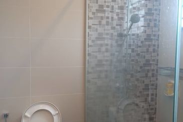 Kemuning Greenhills Semi Detached Corner House Kota Kemuning for sale gated and guarded community 