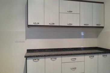 Jalan Kemuning Damai 32/147