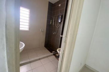 Jalan Kemuning Damai 32/147