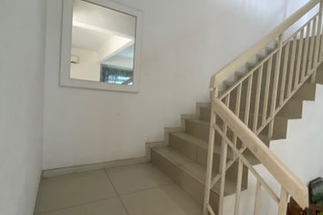 Jalan Kemuning Damai 32/147