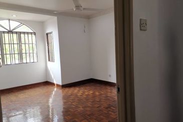 Jalan Sungai Renggam 32/10