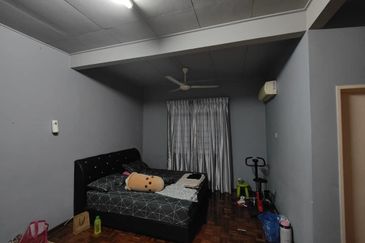 Jalan Anggerik Tania