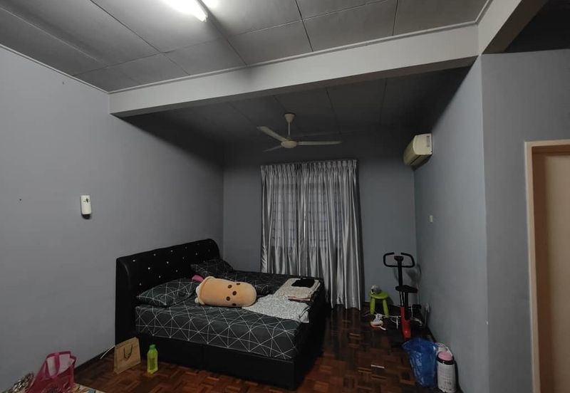 Jalan Anggerik Tania